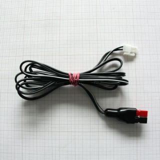 Nabíjecí kabel 2x0,75 mm² s molexem a zástrčkou, 2 m